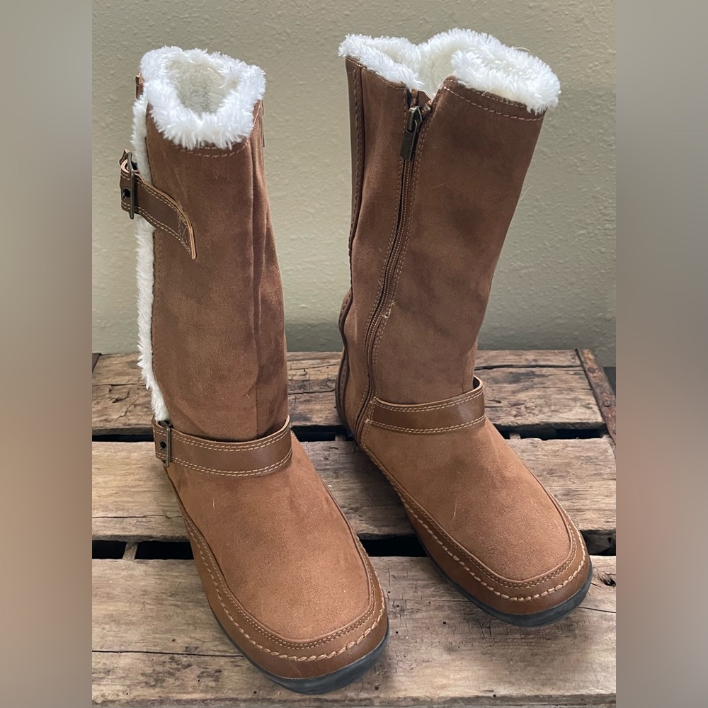Nine West Girls “Naydine” Faux Fur Cold Weather Winter Boots
Size 5